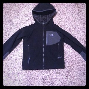 Boys lined North Face zip up hooded jacket!
